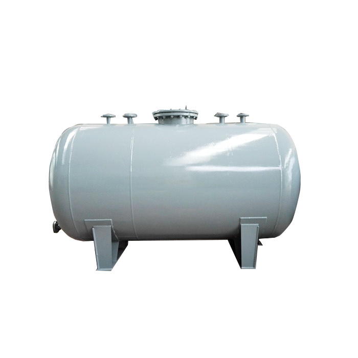 Plastic-lining horizontal tank